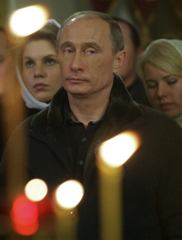 Владимир Путин на рождественской службе в Костроме Владимир Путин на рождественской службе в Костроме