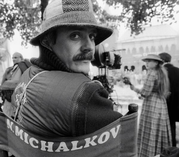 Режиссёр Михалков на съёмках фильма Режиссёр Михалков на съёмках фильма