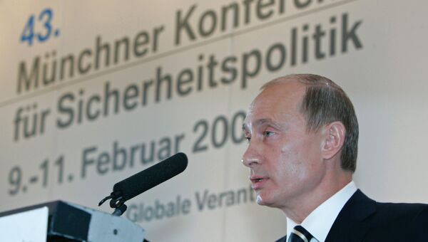 Президент России Владимир Путин во время выступления на 43-й Мюнхенской конференции по вопросам политики безопасности в отеле Байришер Хоф. Президент России Владимир Путин во время выступления на 43-й Мюнхенской конференции по вопросам политики безопасности в отеле Байришер Хоф.