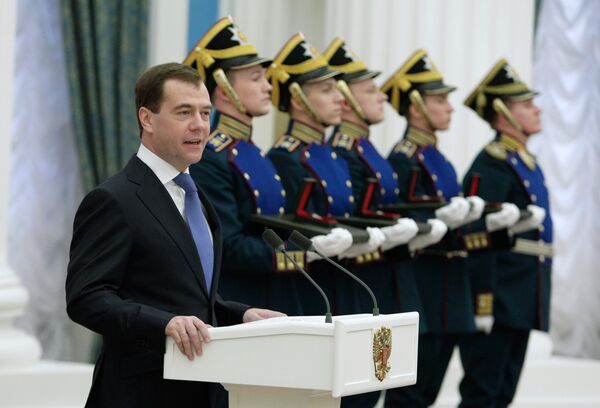 Дмитрий Медведев вручил в Кремле премии молодым ученым Дмитрий Медведев вручил в Кремле премии молодым ученым