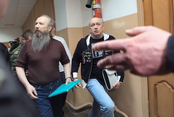 Сергей Зуев (слева) в здании Наро-Фоминского городского суда Сергей Зуев (слева) в здании Наро-Фоминского городского суда