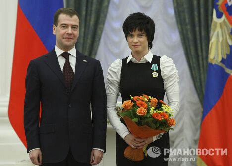 Дмитрий Медведев вручил награды российским олимпийцам Дмитрий Медведев вручил награды российским олимпийцам