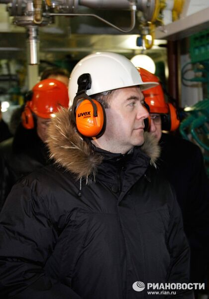 Дмитрий Медведев посетил Западно-Сахалинское нефтяное месторождение Дмитрий Медведев посетил Западно-Сахалинское нефтяное месторождение