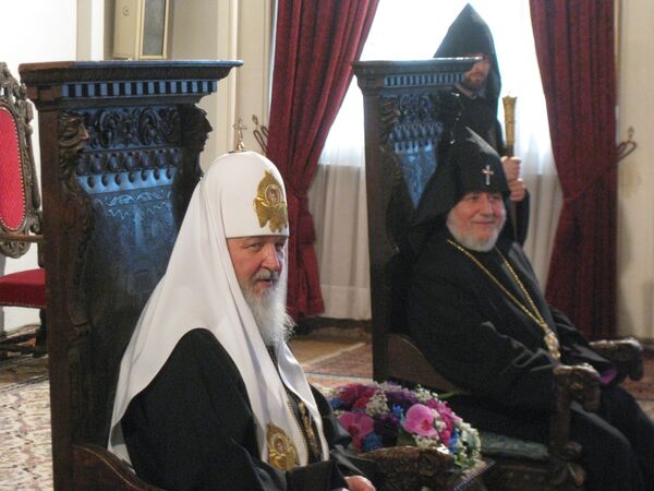 Патриарх Московский и всея Руси Кирилл и Католикос всех армян Гарегин II. Архив Патриарх Московский и всея Руси Кирилл и Католикос всех армян Гарегин II. Архив