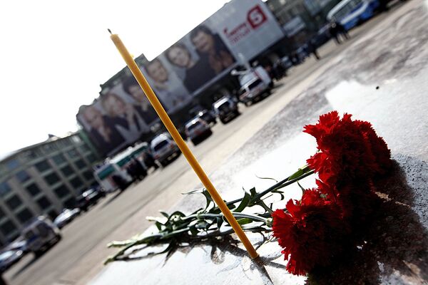 Цветы у станции метро Лубянка Цветы у станции метро Лубянка