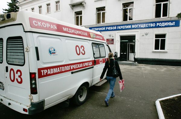 Машина скорой помощи на территории Ставропольского кооперативного техникума экономики, коммерции и права. Архив Машина скорой помощи на территории Ставропольского кооперативного техникума экономики, коммерции и права. Архив
