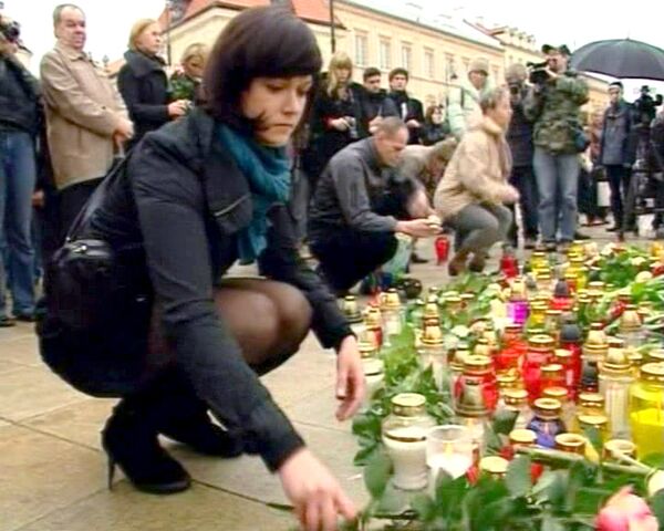 Польша скорбит по погибшим в авиакатастрофе под Смоленском Польша скорбит по погибшим в авиакатастрофе под Смоленском