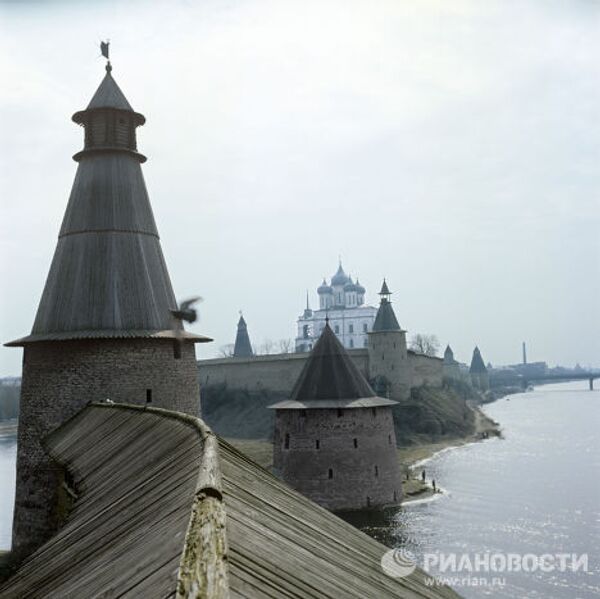 Псковский Кром (Кремль) Псковский Кром (Кремль)
