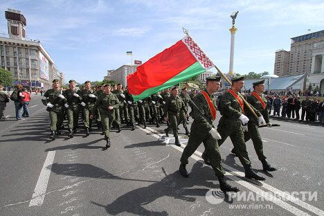 Генеральная репетиция соместного парада войск по случаю 65-й годовщины Победы в Киеве Генеральная репетиция соместного парада войск по случаю 65-й годовщины Победы в Киеве