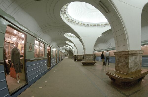 Интерьер станции московского метро Сокол. Архив Интерьер станции московского метро Сокол. Архив