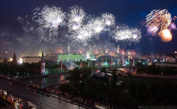 Праздничный салют в Москве. Архив Праздничный салют в Москве. Архив