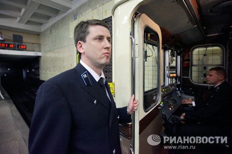15 мая в день 75-летия Московского метрополитена был пущен ретропоезд, в точности воспроизводящий первый состав 1934 года 15 мая в день 75-летия Московского метрополитена был пущен ретропоезд, в точности воспроизводящий первый состав 1934 года