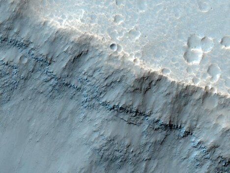 Снимок поверхности Марса, полученный камерой HiRISE Снимок поверхности Марса, полученный камерой HiRISE