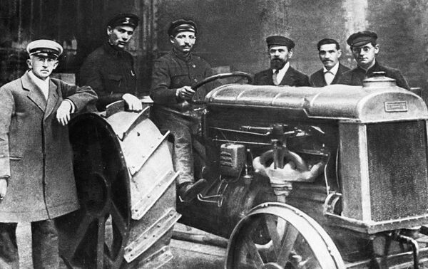 Акулы капитализма на стройках коммунизма Акулы капитализма на стройках коммунизма