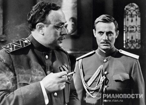 Актеры В. Стржельчик и Ю. Соломин в фильме Адъютант его превосходительства Актеры В. Стржельчик и Ю. Соломин в фильме Адъютант его превосходительства