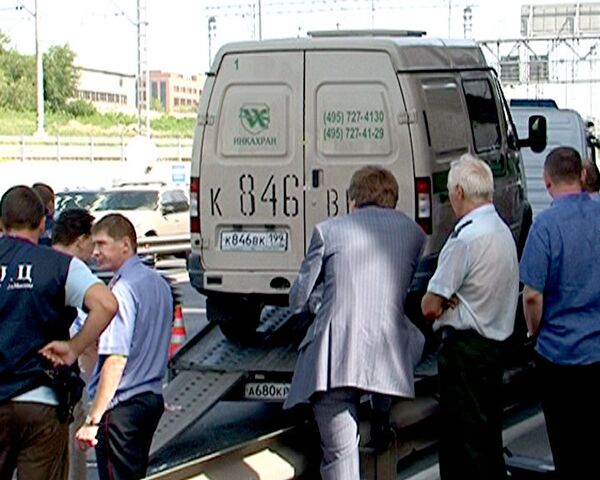 Неизвестные расстреляли трех инкассаторов в Москве. Видео с места ЧП Неизвестные расстреляли трех инкассаторов в Москве. Видео с места ЧП
