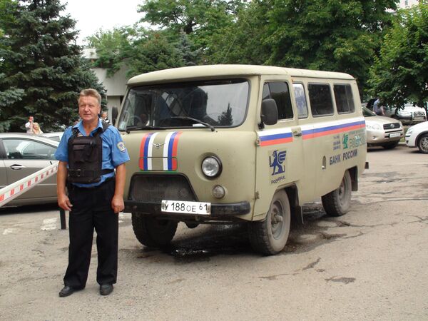 В Ростове-на-Дону совершено нападение на инкассаторов В Ростове-на-Дону совершено нападение на инкассаторов