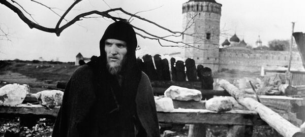Анатолий Солоницын на съемках фильма «Андрей Рублев» Анатолий Солоницын на съемках фильма «Андрей Рублев»