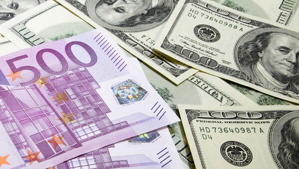 Денежные купюры. Доллары США. Евро Денежные купюры. Доллары США. Евро