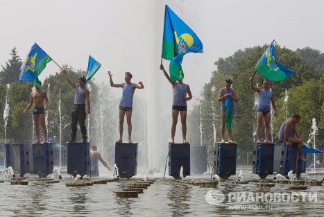 Празднование Дня Воздушно-десантных войск в Москве Празднование Дня Воздушно-десантных войск в Москве