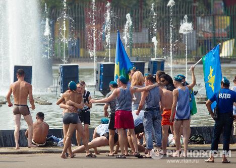 Празднование Дня Воздушно-десантных войск в Москве Празднование Дня Воздушно-десантных войск в Москве