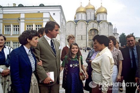 Саманта Смит с родителями на Соборной площади Саманта Смит с родителями на Соборной площади