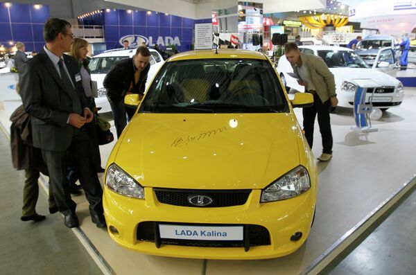 Автомобиль Lada Kalina Sport, на котором В.Путин проехал по трассе Амур, представлен на стенде АвтоВАЗа на Московском автосалоне Автомобиль Lada Kalina Sport, на котором В.Путин проехал по трассе Амур, представлен на стенде АвтоВАЗа на Московском автосалоне