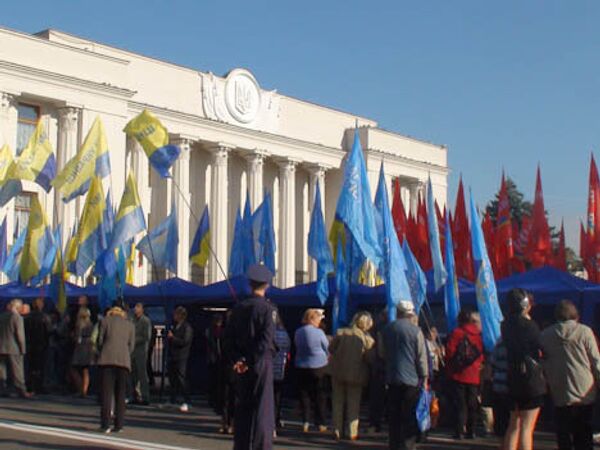 Акция протеста украинской оппозиции у здания Верховной Рады, 7 сентября 2010 г. Акция протеста украинской оппозиции у здания Верховной Рады, 7 сентября 2010 г.