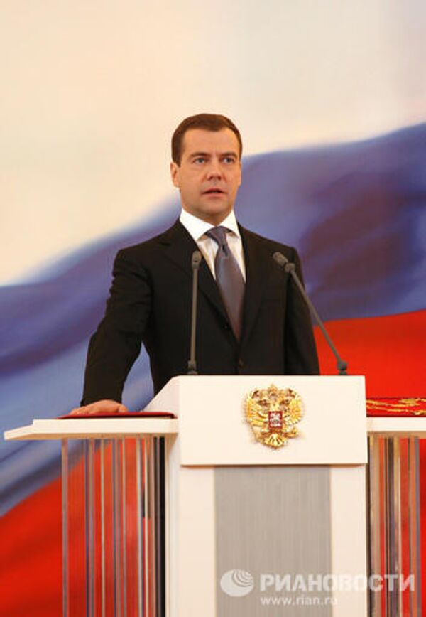 07 мая 2008. Дмитрий Медведев во время присяги на торжественной церемонии вступления в должность президента России. Архив 07 мая 2008. Дмитрий Медведев во время присяги на торжественной церемонии вступления в должность президента России. Архив