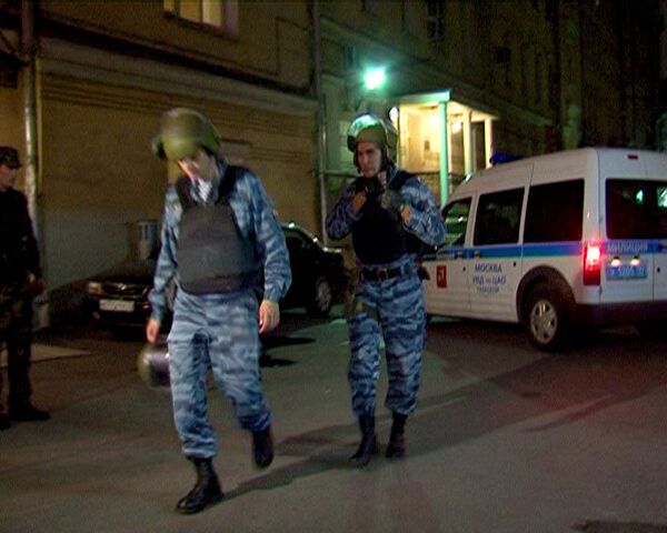 Место покушения на вора в законе деда Хасана оцеплено милицией Место покушения на вора в законе деда Хасана оцеплено милицией