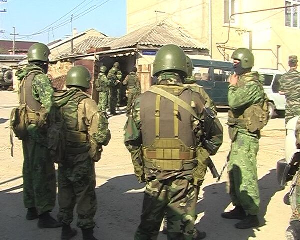 Трое боевиков были уничтожены в ходе спецоперации, которая второй день проходит в Махачкале Трое боевиков были уничтожены в ходе спецоперации, которая второй день проходит в Махачкале