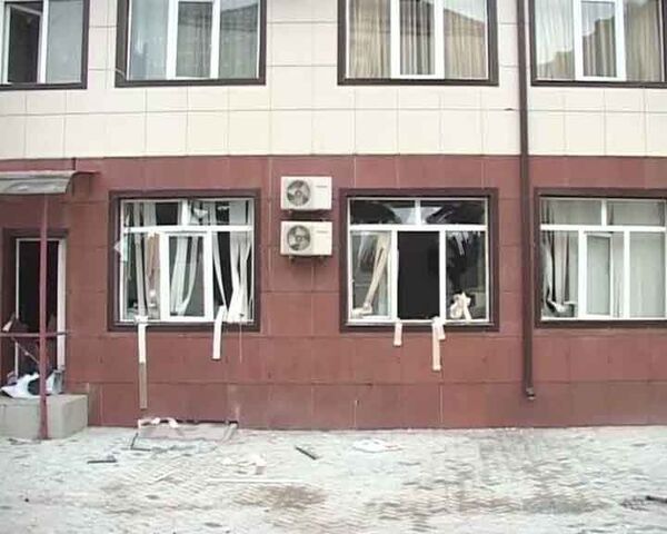 Террористы прорвались в парламент Чечни и подорвали себя Террористы прорвались в парламент Чечни и подорвали себя