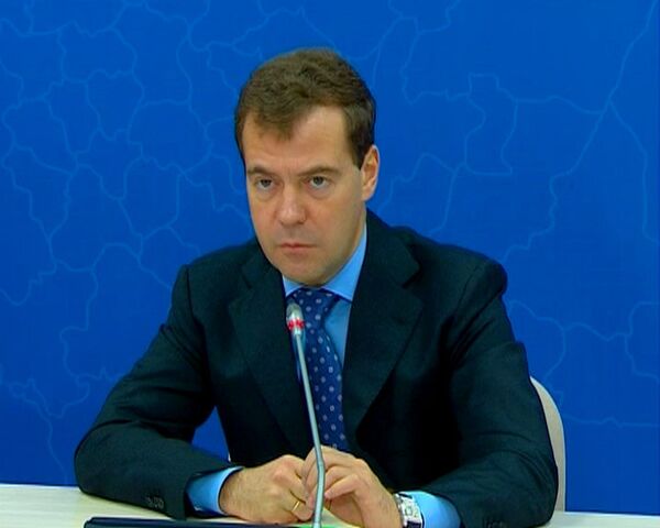 Медведев велел создавать дешевые аналоги импортных лекарств Медведев велел создавать дешевые аналоги импортных лекарств