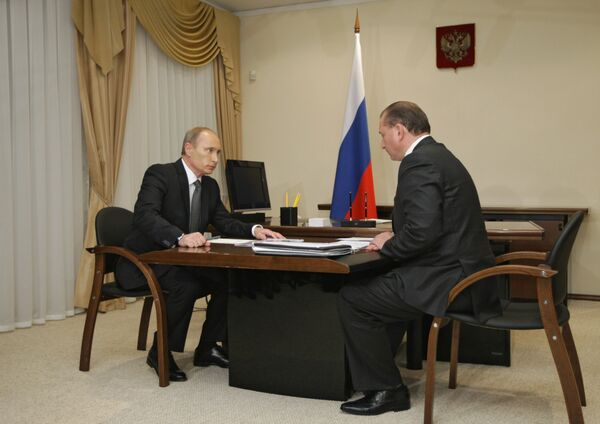 Премьер-министр РФ Владимир Путин встретился с губернатором Самарской области Премьер-министр РФ Владимир Путин встретился с губернатором Самарской области
