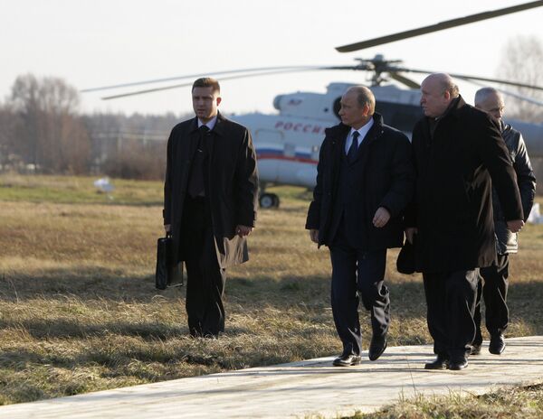 Премьер-министр РФ Владимир Путин посетил поселок Верхняя Верея Премьер-министр РФ Владимир Путин посетил поселок Верхняя Верея