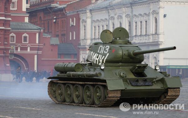 Марш в честь 69-й годовщины парада 7 ноября 1941 года Марш в честь 69-й годовщины парада 7 ноября 1941 года