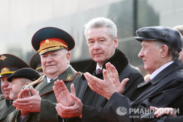 Марш в честь 69-й годовщины парада 7 ноября 1941 года Марш в честь 69-й годовщины парада 7 ноября 1941 года
