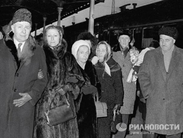 Луи Арагон, Майя Плисецкая, Эльза Триоле и Константин Симонов Луи Арагон, Майя Плисецкая, Эльза Триоле и Константин Симонов