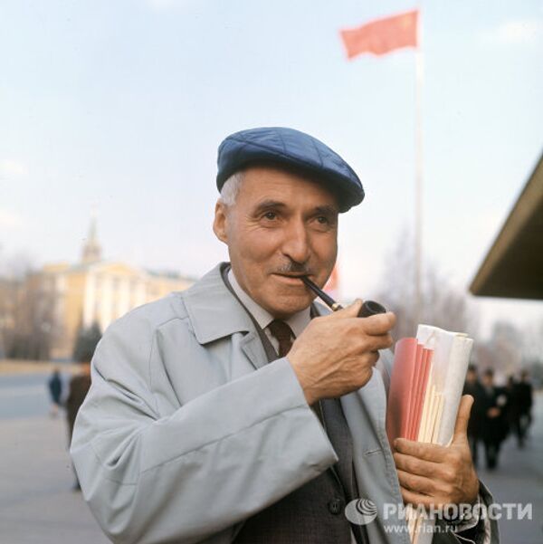Писатель Константин Симонов Писатель Константин Симонов