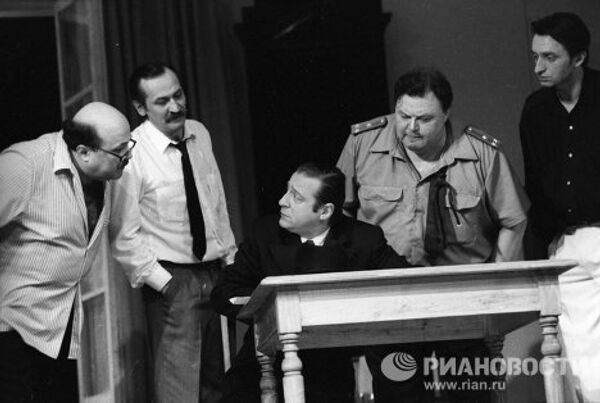 Александр Калягин, Леонид Филатов, Геннадий Хазанов и Вячеслав Невинный в спектакле Игроки-XXI Александр Калягин, Леонид Филатов, Геннадий Хазанов и Вячеслав Невинный в спектакле Игроки-XXI