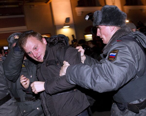 ОМОН не допустил проведения Дня гнева у московской мэрии ОМОН не допустил проведения Дня гнева у московской мэрии