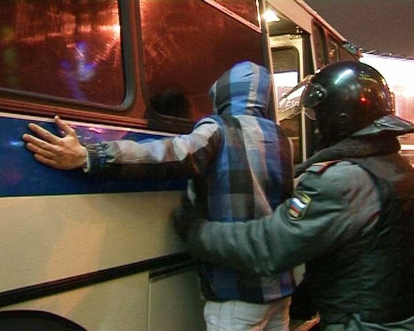 Милиция пресекла массовые беспорядки в Москве 15 декабря. Хроника событий Милиция пресекла массовые беспорядки в Москве 15 декабря. Хроника событий