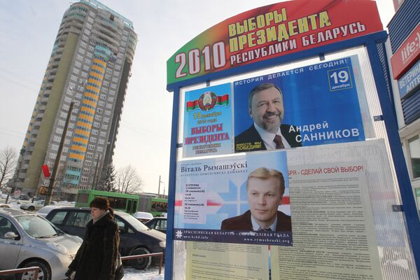 Предвыборные плакаты на улицах Минска Предвыборные плакаты на улицах Минска