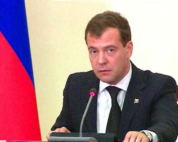 Медведев: погромщиков в масках надо паковать по полной программе Медведев: погромщиков в масках надо паковать по полной программе