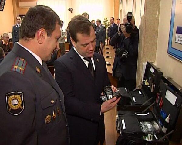 Медведев позавидовал будущим рязанским милиционерам Медведев позавидовал будущим рязанским милиционерам