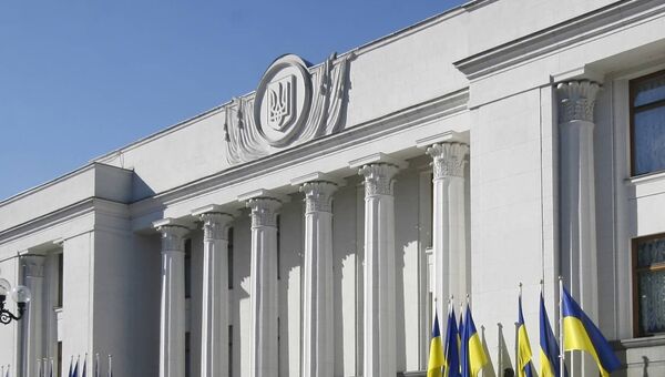 У здания Кабинета министров Украины в Киеве. Архивное фото У здания Кабинета министров Украины в Киеве. Архивное фото