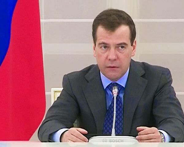 Медведев попросил Общественную палату помочь в борьбе с коррупцией Медведев попросил Общественную палату помочь в борьбе с коррупцией