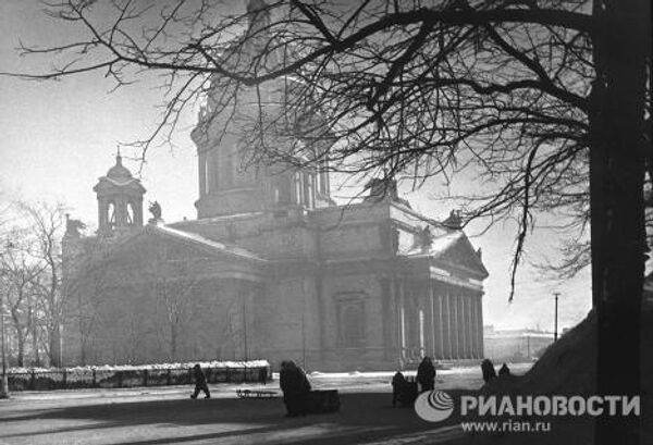 Ленинград в дни блокады в 1943 году Ленинград в дни блокады в 1943 году