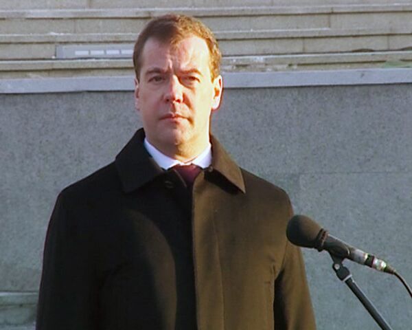 Медведев: Россия должна быть благодарна президенту Ельцину Медведев: Россия должна быть благодарна президенту Ельцину