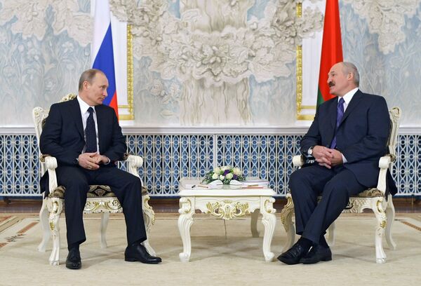 Владимир Путин и Александр Лукашенко во время встречи в Минске. 15 марта 2011 года Владимир Путин и Александр Лукашенко во время встречи в Минске. 15 марта 2011 года